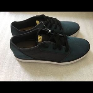Men’s Volcom Blue/Navy Shoes in Size 9 NWT